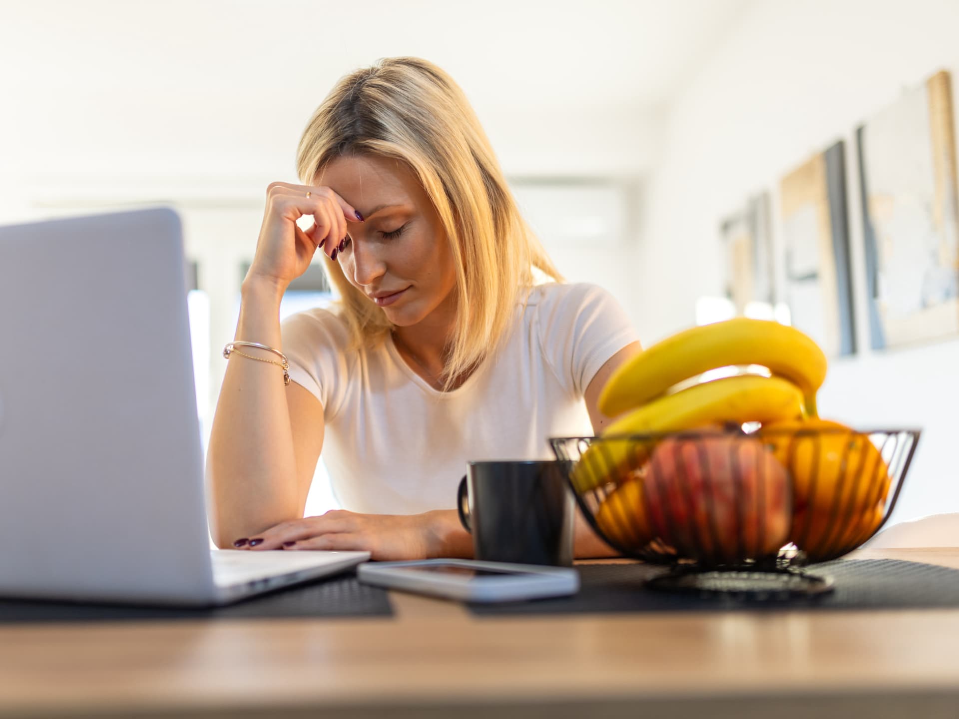 Hohe Arbeitsbelastung und ein Ungleichgewicht zwischen Berufs- und Privatleben können zu Burnout führen. Hohe Arbeitsbelastung und ein Ungleichgewicht zwischen Berufs- und Privatleben können zu Burnout führen.