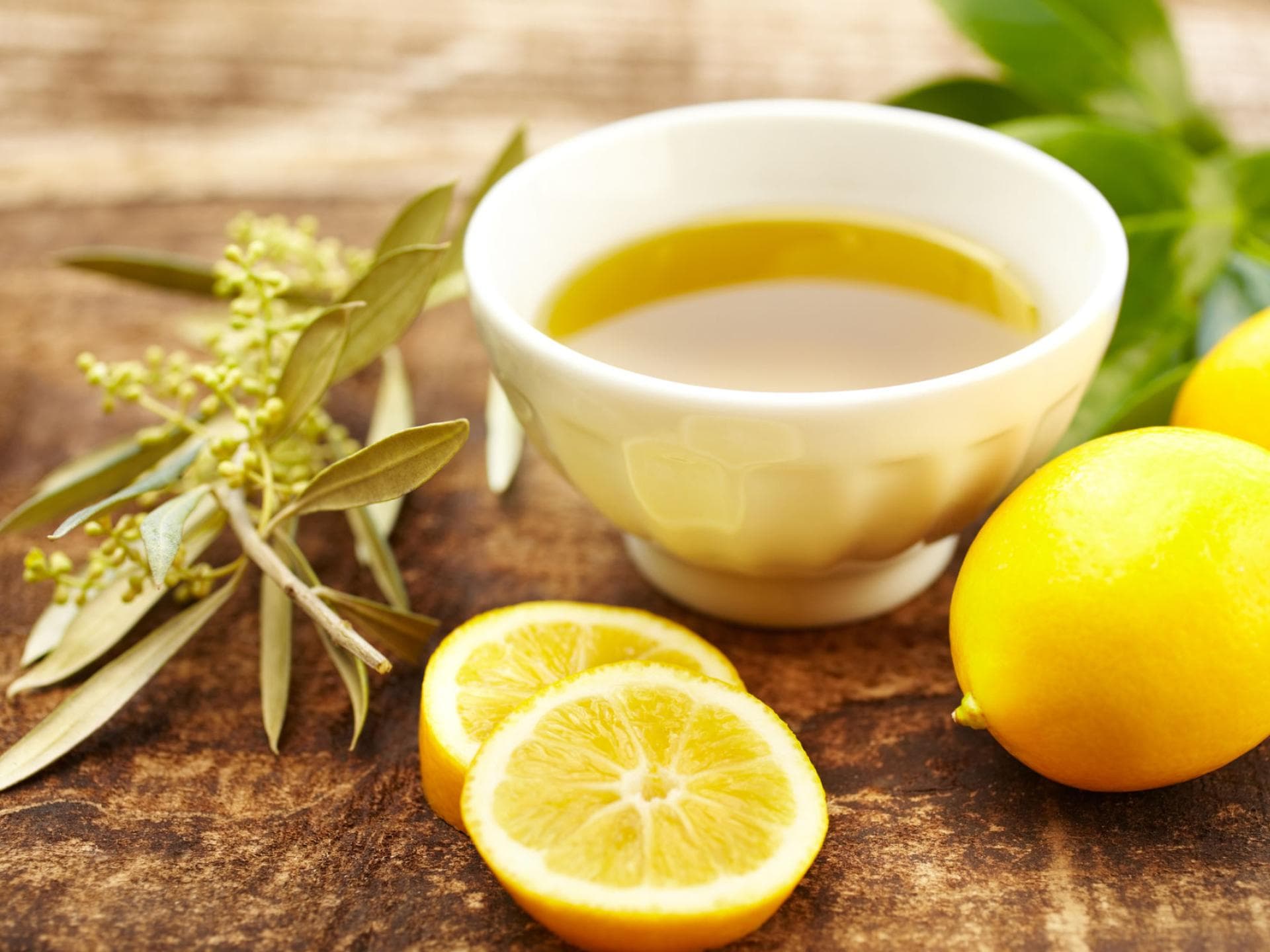 Zitronensaft Zitronensaft ist ein altbewährtes Hausmittel