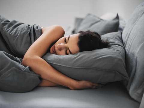 Frau im Bett Frau im Bett