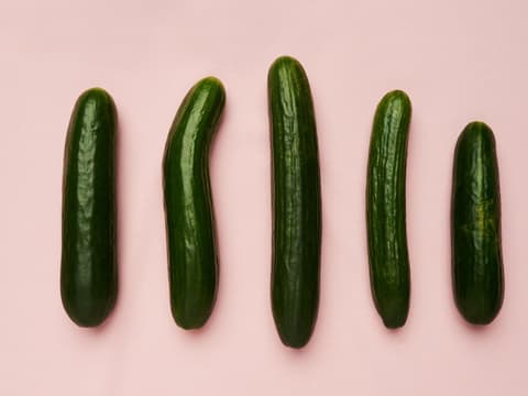 Verschiedene Gurken symbolisieren Penisgrößen Verschiedene Gurken symbolisieren Penisgrößen