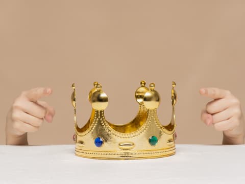 Narzissten können für ihr Umfeld äußerst belastend sein.  Narzissten können für ihr Umfeld äußerst belastend sein.